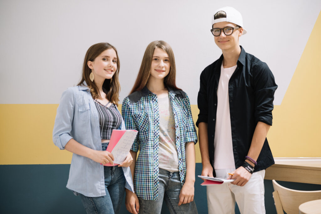 cheerful-youngsters-posing-together
