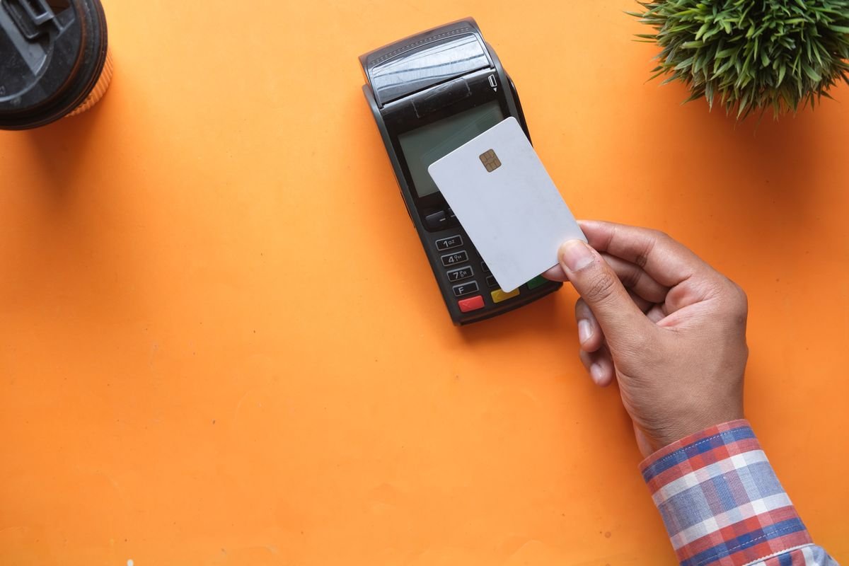 Contactless payment with a credit card, representing secure online shopping transactions